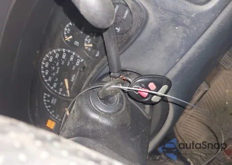 2002 GMC Sierra 1500 Sle z USA, uszkodzony, nr VIN 2GTEK19T221121025